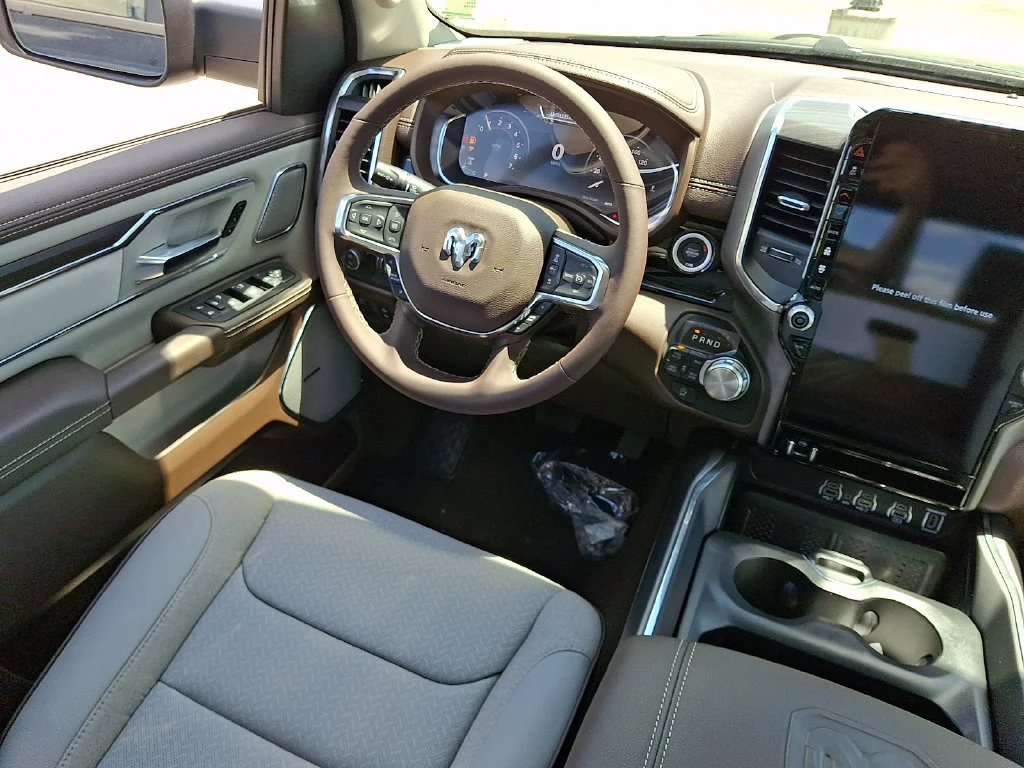 New 2026 Diamond Black Crystal Pearl-Coat Exterior Paint RAM Laramie image 10