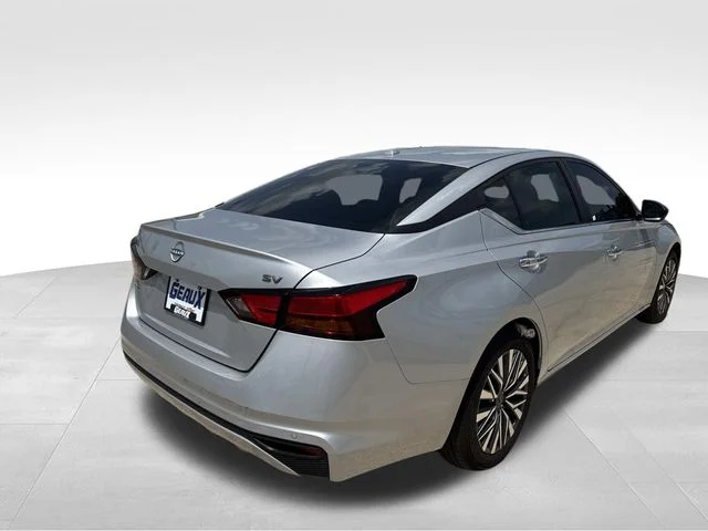 Used 2024 Silver Nissan 2.5 SV image 8