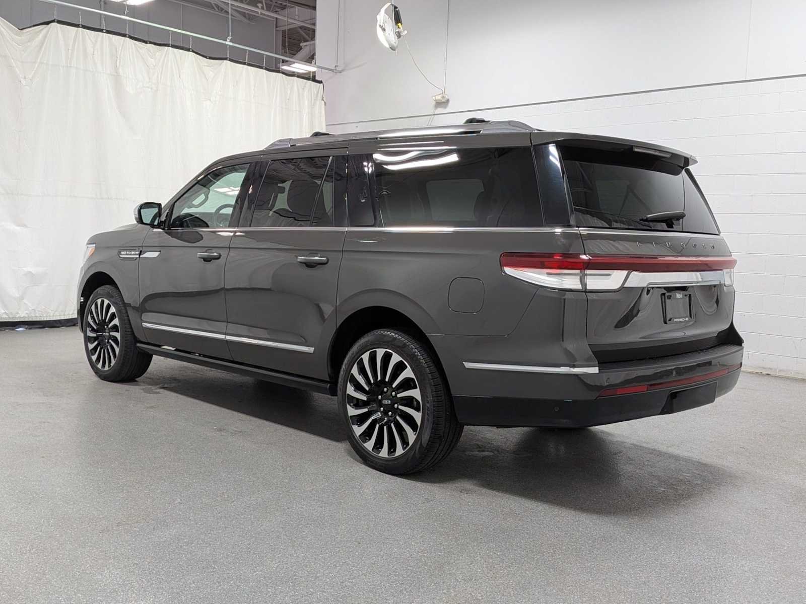 Used 2023 Chroma Caviar Dark Gray Metallic Clearcoat Lincoln Black Label image 3