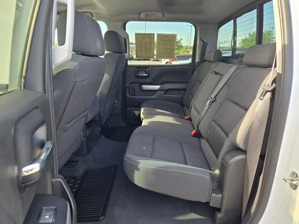 Used 2018 White Chevrolet LT image 27