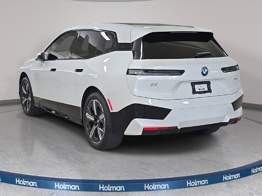 Used 2024 Mineral White Metallic BMW xDrive50 image 9