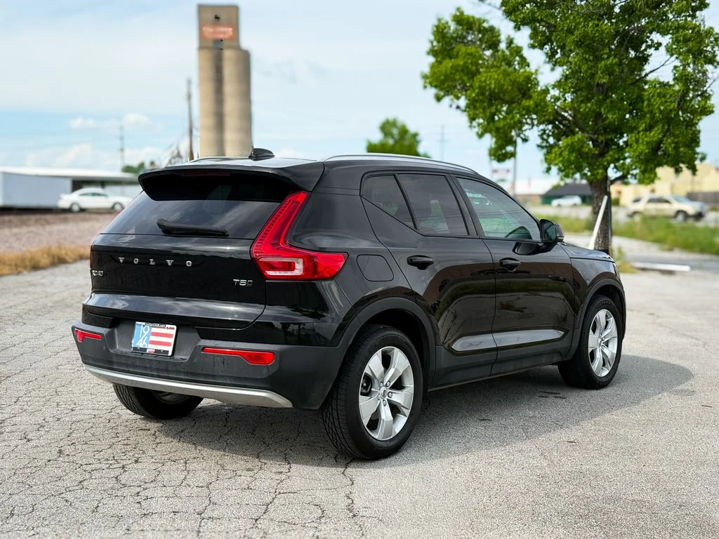 Used 2022 Black Volvo Momentum image 8