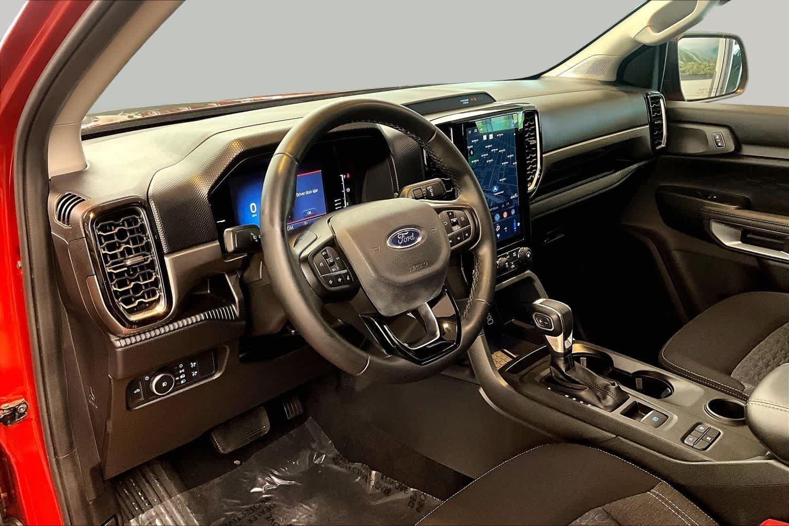 Used 2024 Hot Pepper Red Tinted Clearcoat Ford XLT image 18