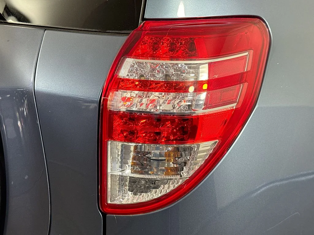 Used 2010 Blue Toyota Base image 28