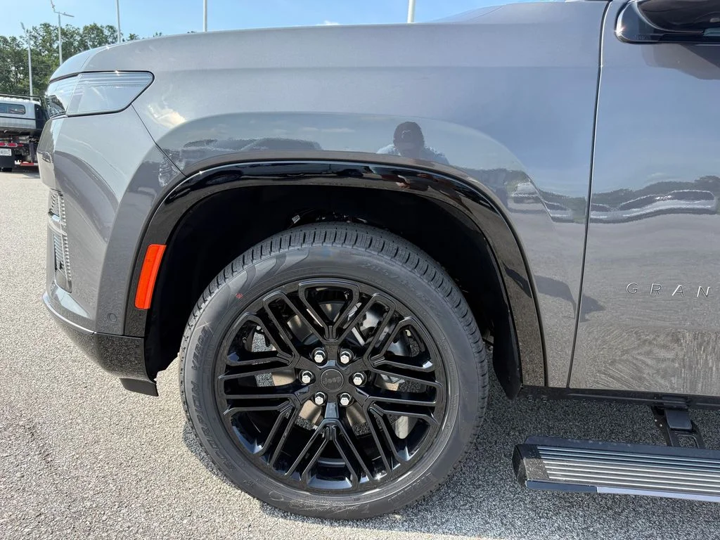 New 2026 Baltic-Gray Metallic Clear-Coat Exterior Paint Jeep Limited Reserve image 21