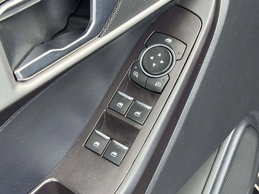 Used 2020 Black Ford XLT image 24
