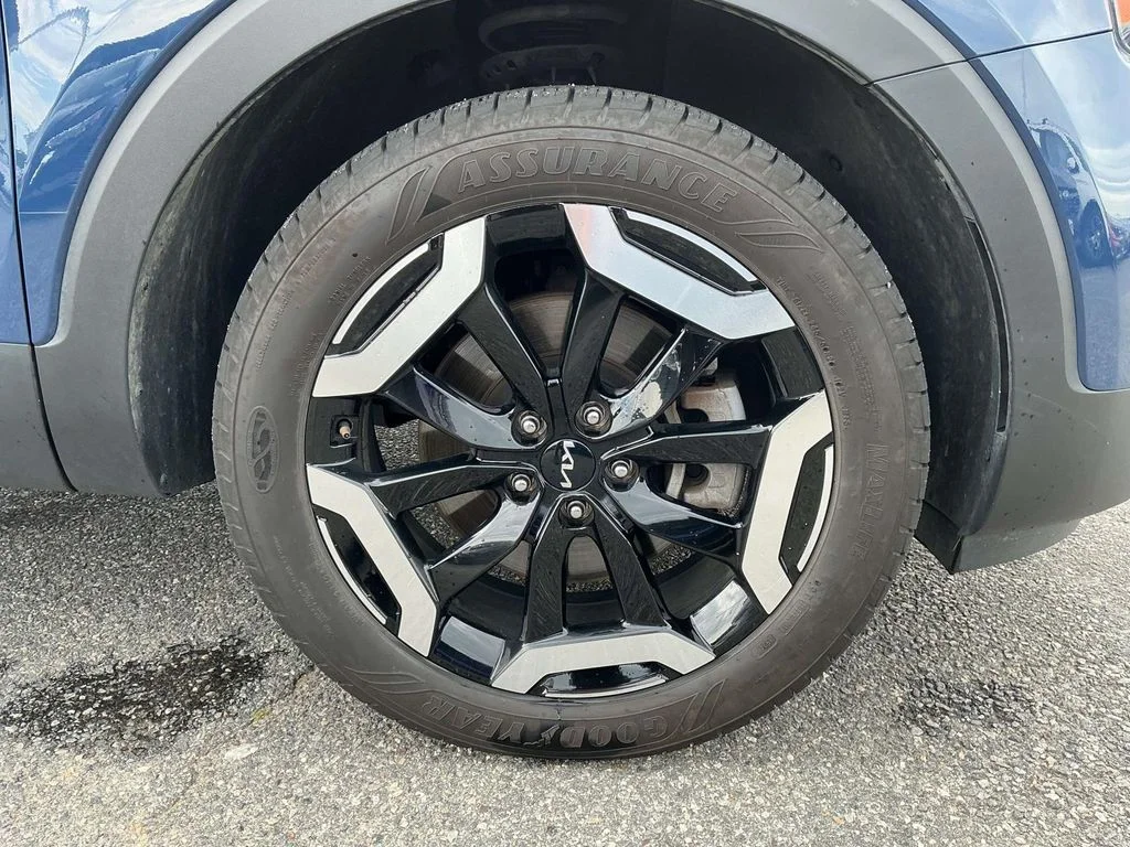Used 2023 Black Kia EX image 19