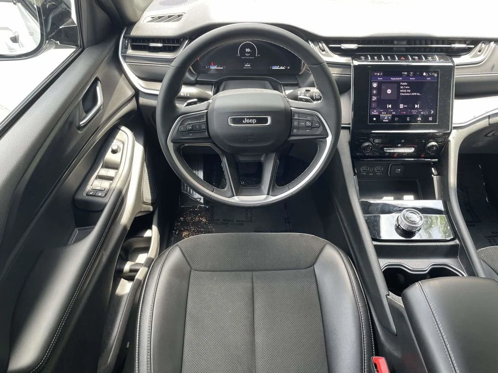 Used 2025 Silver Jeep Altitude image 22