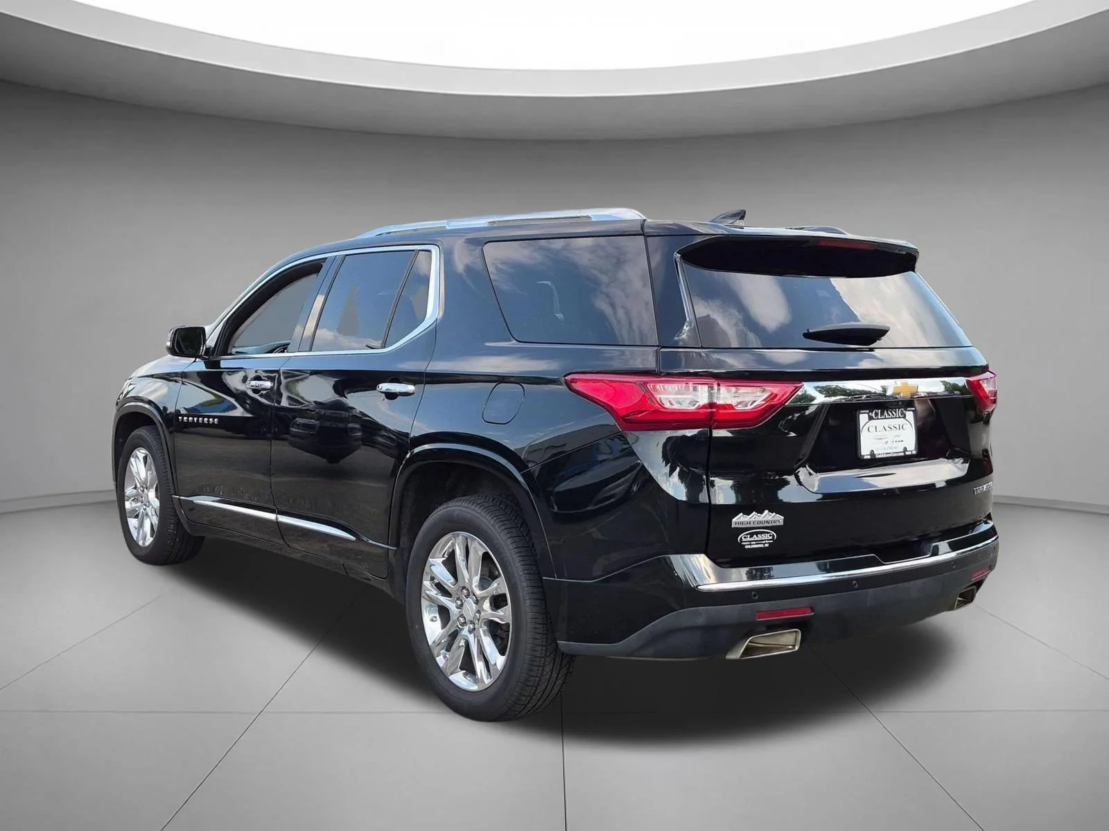 Used 2018 Mosaic Black Metallic Chevrolet High Country image 3