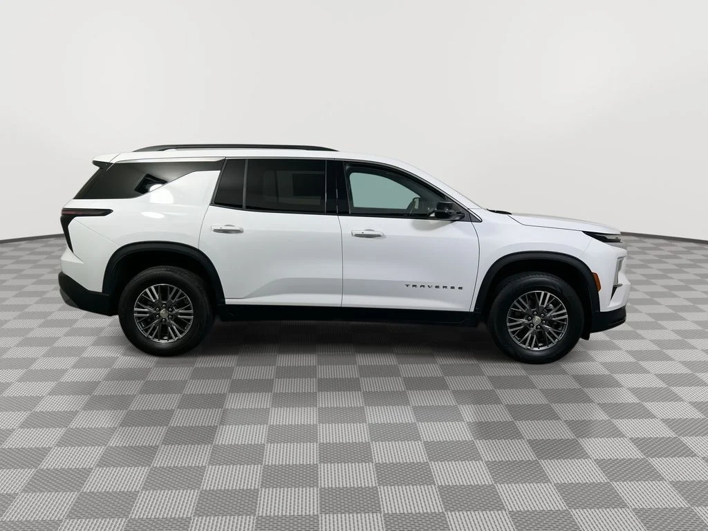 Used 2025 White Chevrolet LT image 9