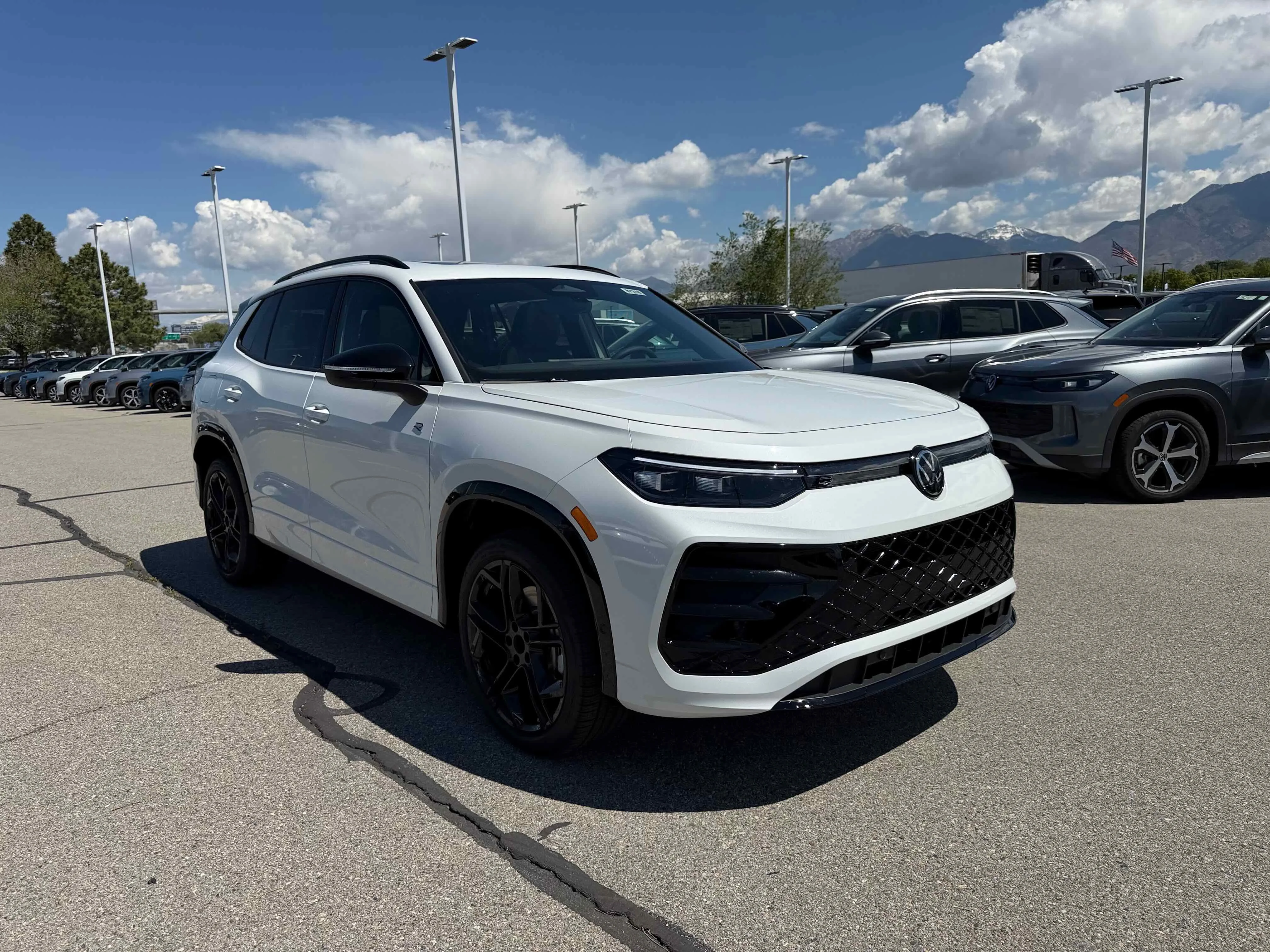 New 2026 Opal White Volkswagen SE R-Line Black image 9