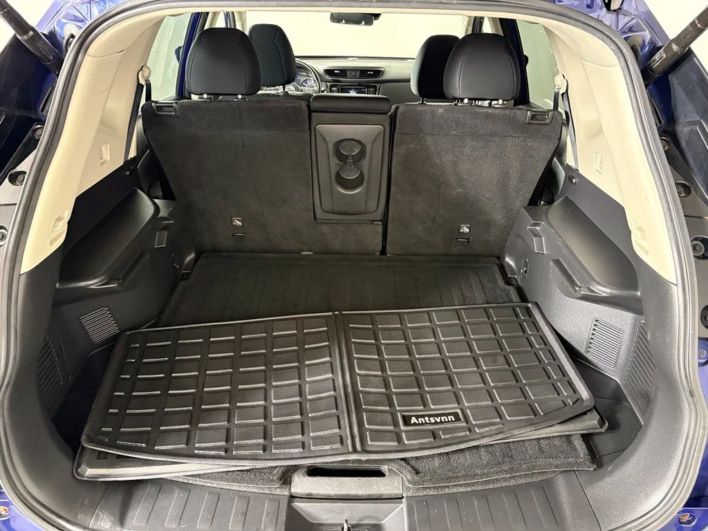 Used 2019 Blue Nissan SV image 34