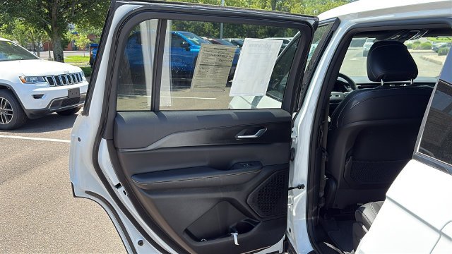 2023 Jeep Grand Cherokee L Altitude - Photo 22