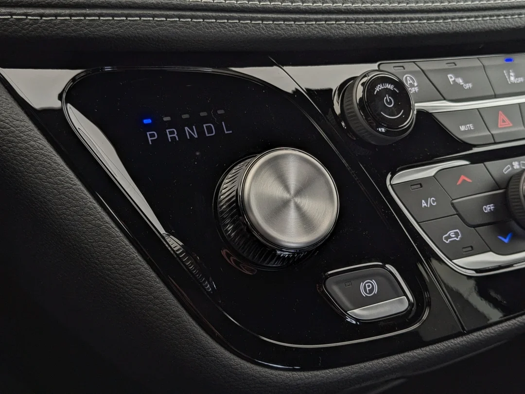 New 2026 White Chrysler Select - - AWD - 3.6L Pentastar V6 - Adaptive Cruise Control - Blind Spot Monitor & More! image 20