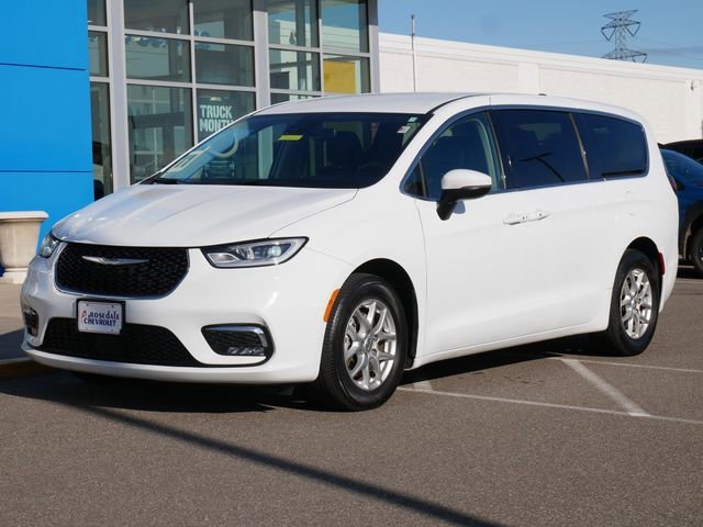 Used 2023 Chrysler Pacifica Touring L with VIN 2C4RC1BG3PR590578 for sale in Roseville, Minnesota