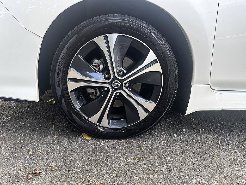 Used 2022 Super Black/Pearl White Nissan SL PLUS image 8