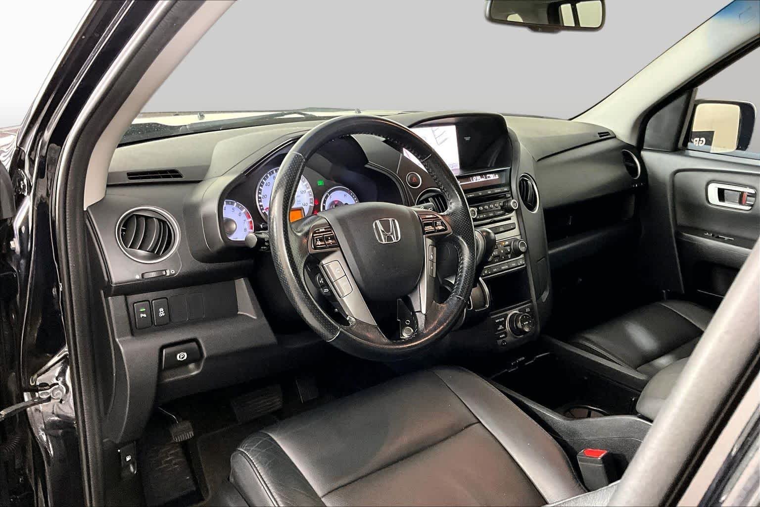 Used 2015 Crystal Black Pearl Honda Touring image 16