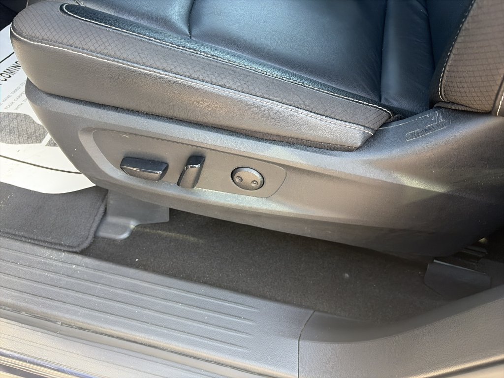 Used 2025 Blue Nissan SL image 13