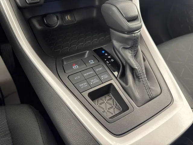 Used 2025 Ice Toyota XLE image 17