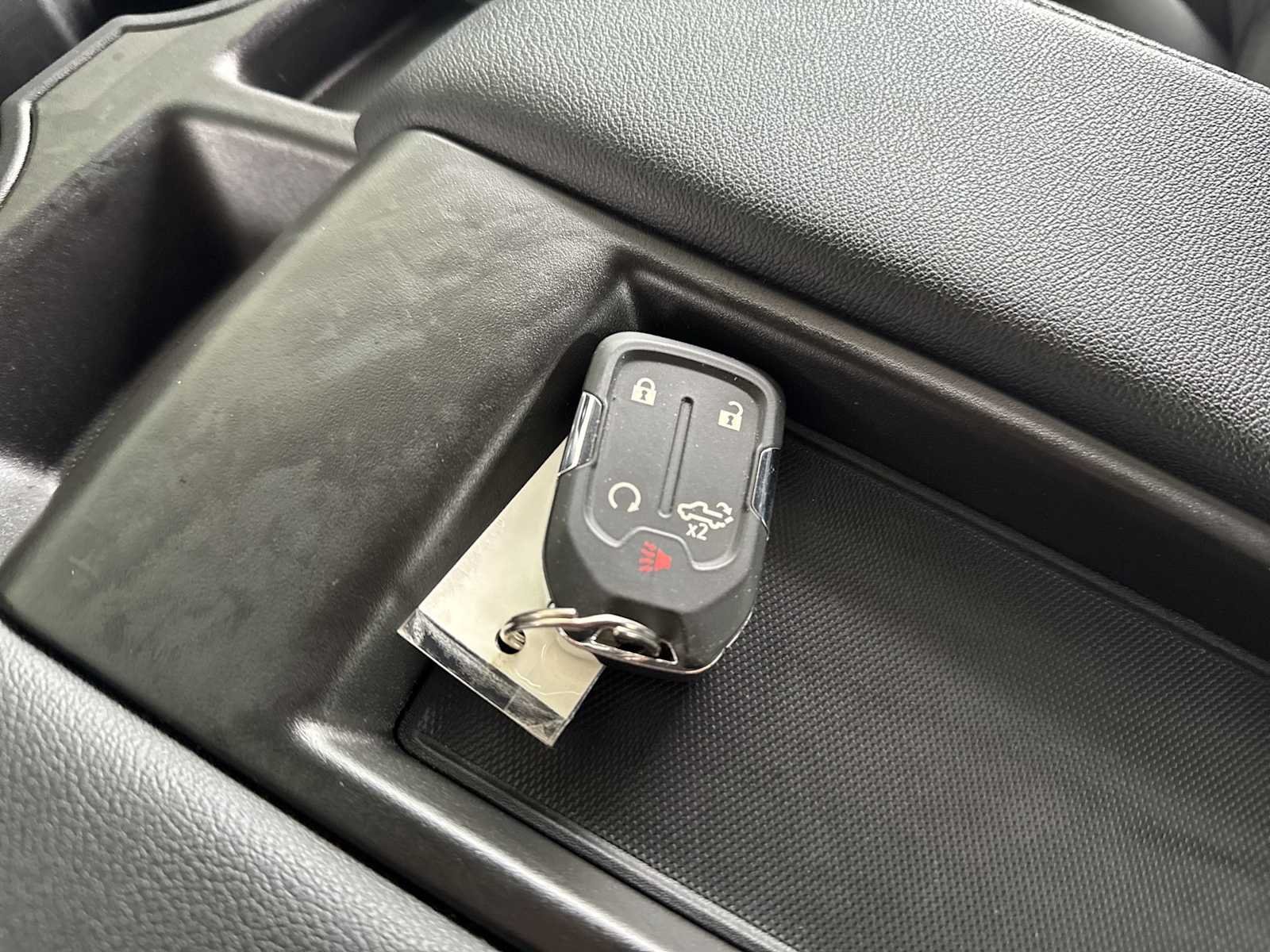 Used 2022 SILVER ICE METALLIC Chevrolet RST image 35