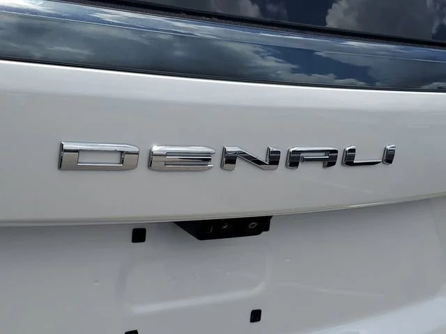 Used 2025 White Frost Tricoat GMC Denali Ultimate image 30