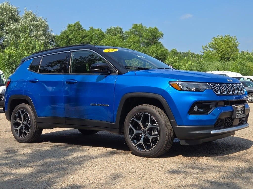 New 2026 Hydro Blue Pearl-Coat Exterior Paint Jeep Limited image 5