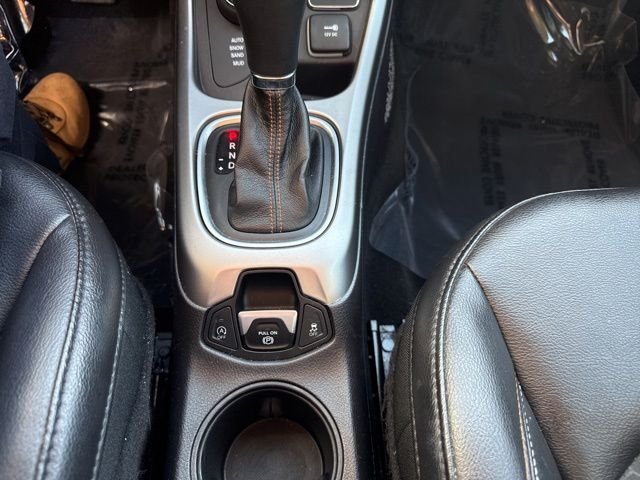 Used 2018 White Clearcoat Jeep Latitude image 13