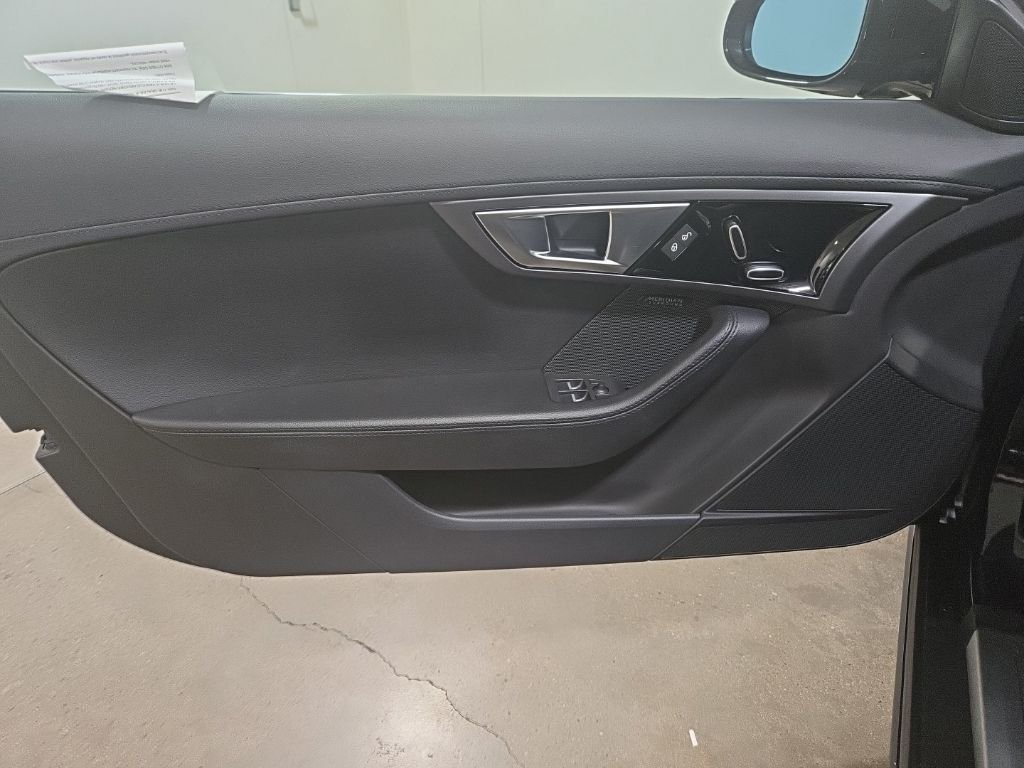 Used 2017 Black Jaguar Base image 19
