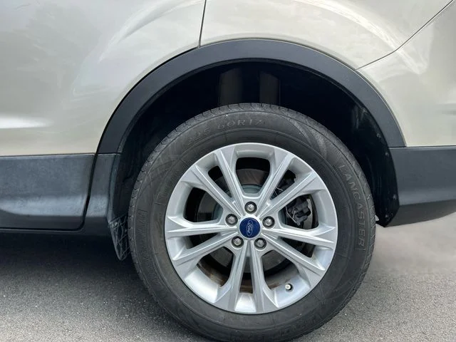 Used 2018 Gold Ford SEL image 10