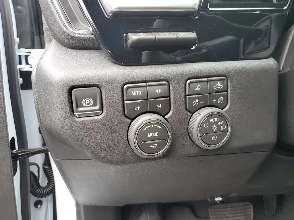 New 2026 Polar White Tricoat Chevrolet High Country image 24