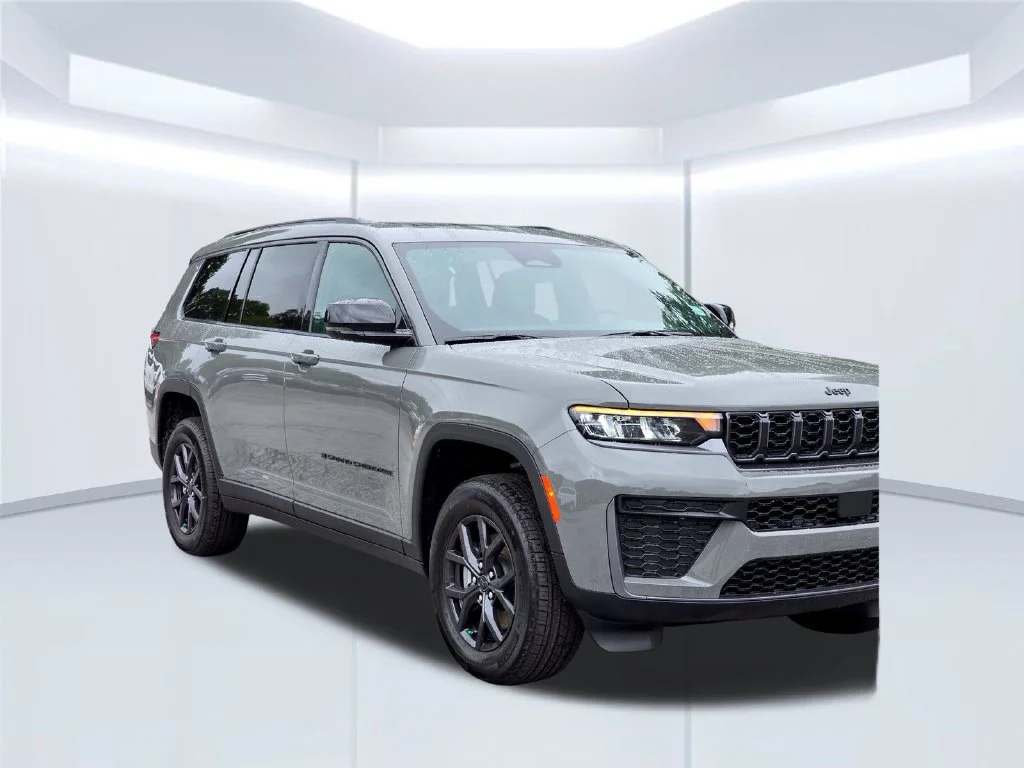 New 2027 Gray Jeep Laredo Altitude image 39