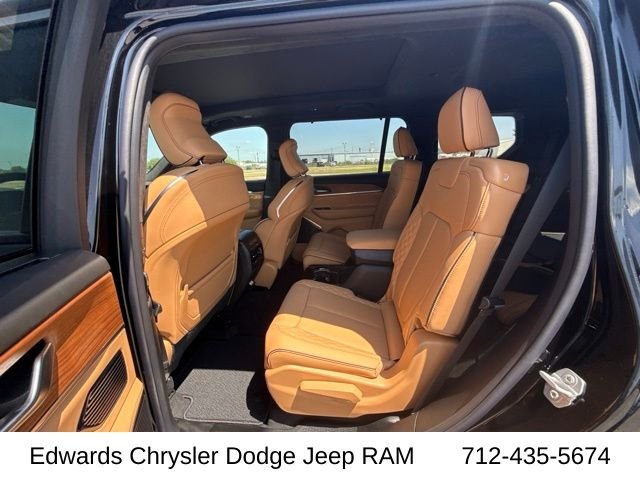 New 2026 Diamond Black Crystal Pearl-Coat Exterior Paint Jeep Summit image 19