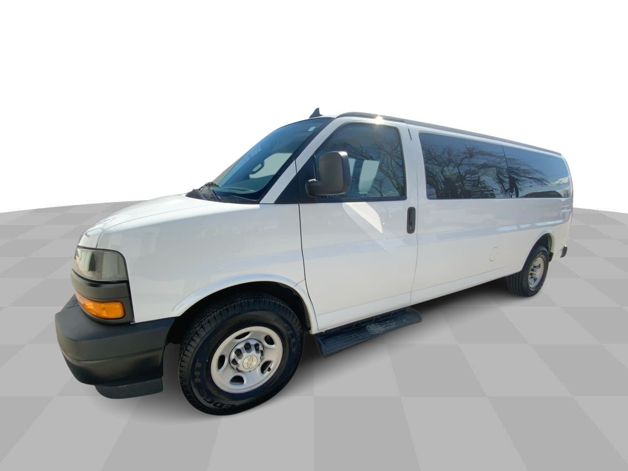2022 Chevrolet Express Passenger LS - Photo 24