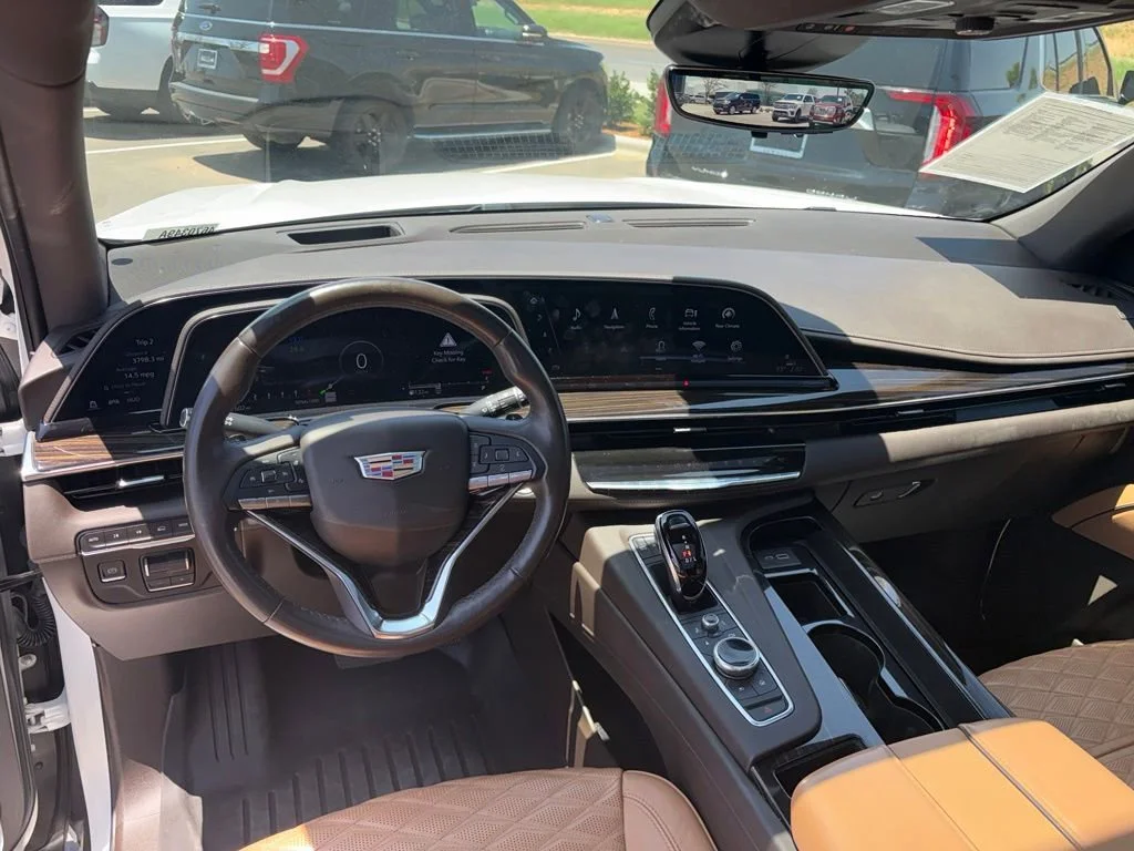 Used 2022 Crystal White Tricoat Cadillac Sport image 3