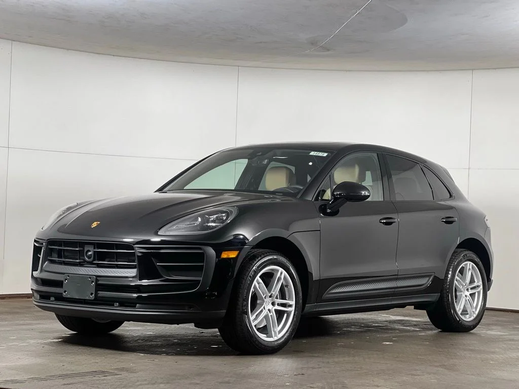 2025 Porsche Macan's photo