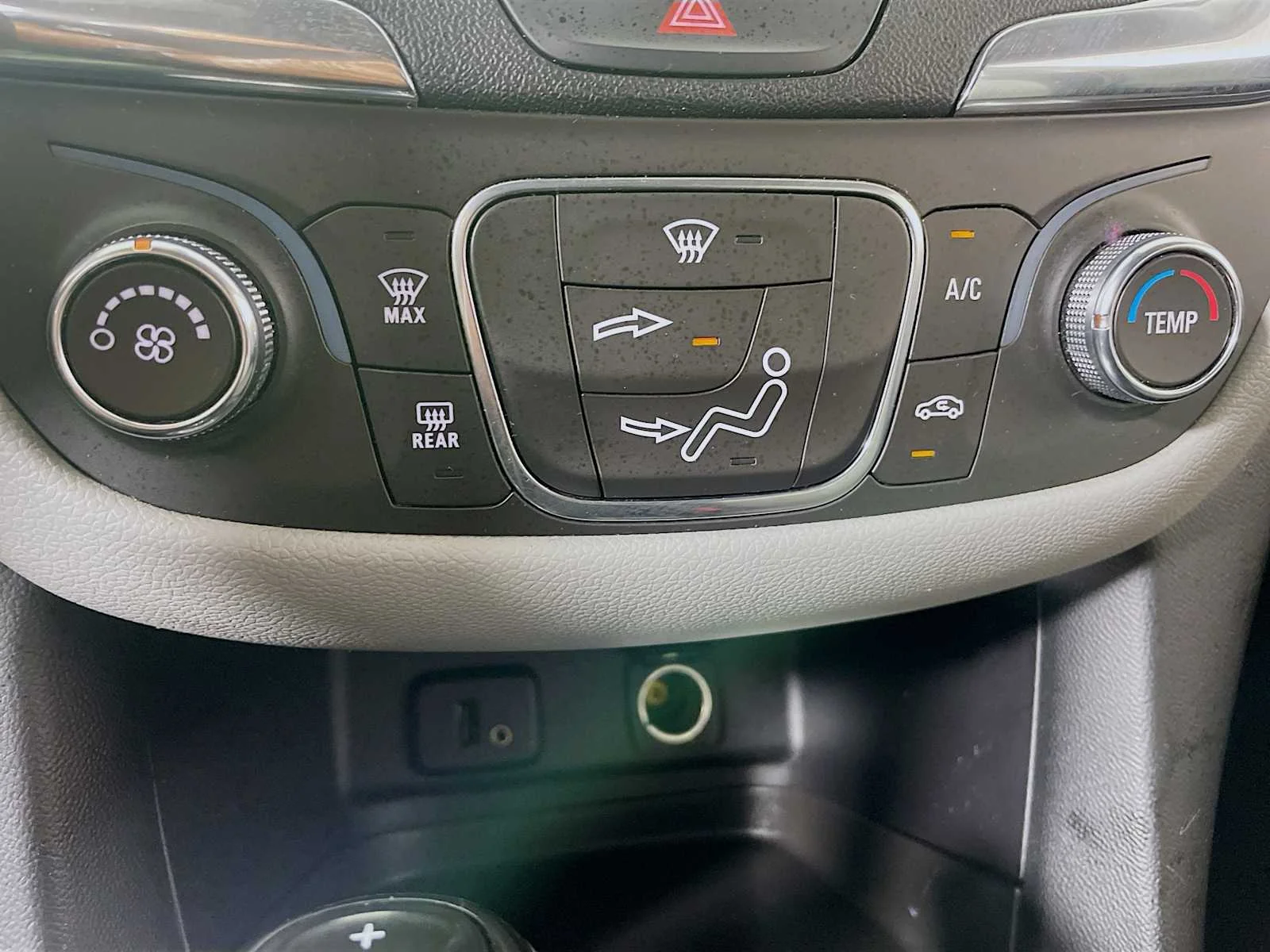 Used 2018 Summit White Chevrolet LS image 13