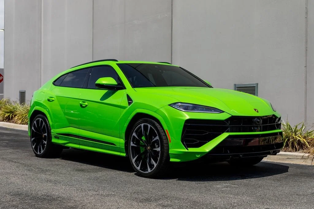 Used 2025 Green Lamborghini SE image 14