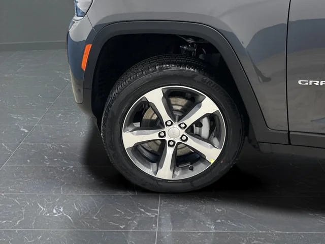 New 2026 Baltic Gray Metallic Clear-Coat Exterior Paint Jeep Limited image 38
