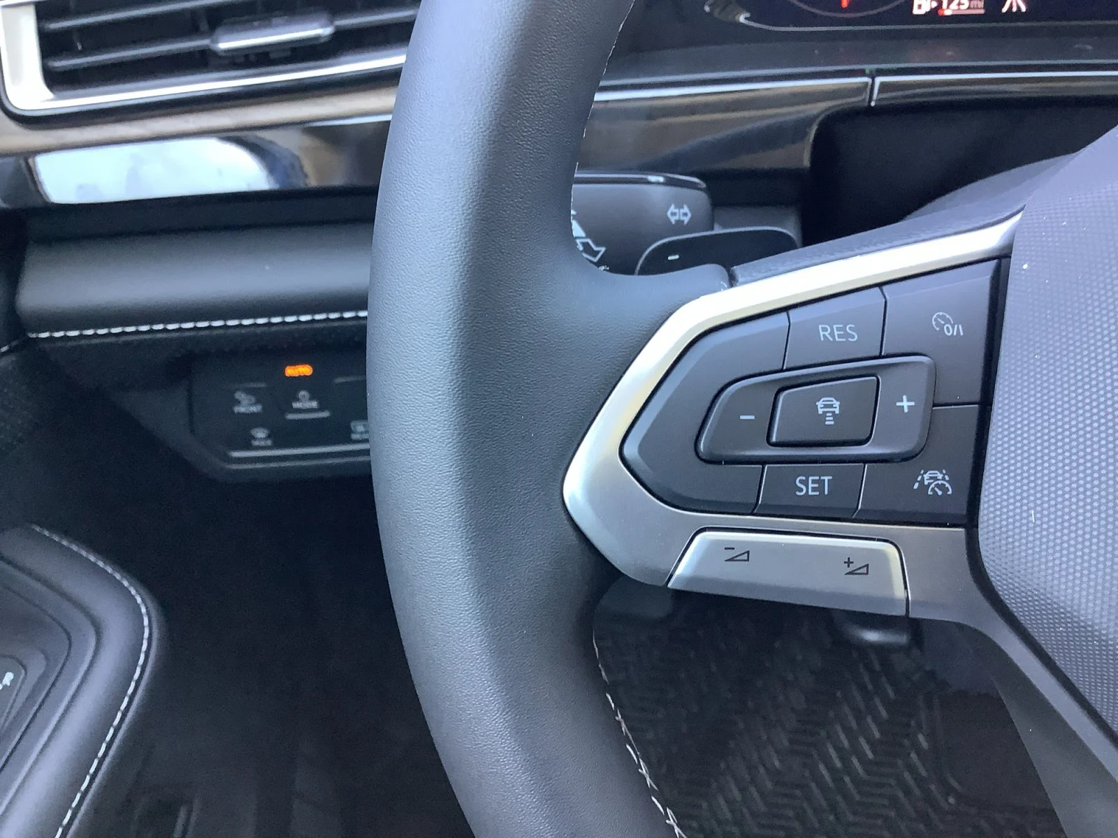 New 2026 DEEP BLACK Volkswagen 2.0T SE w/Technology image 28