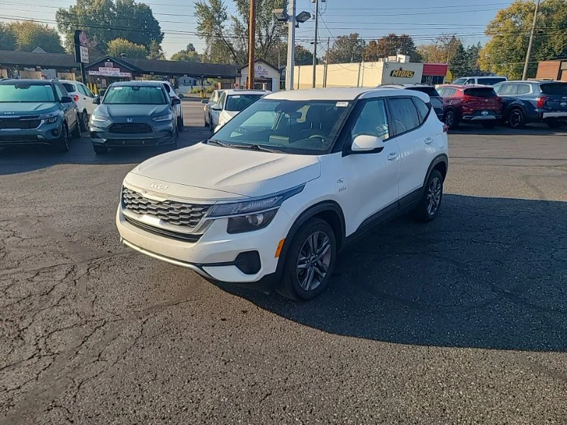Used 2022 White Kia LX image 2