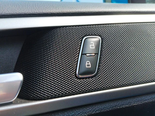 Used 2019 Blue Ford SE image 15