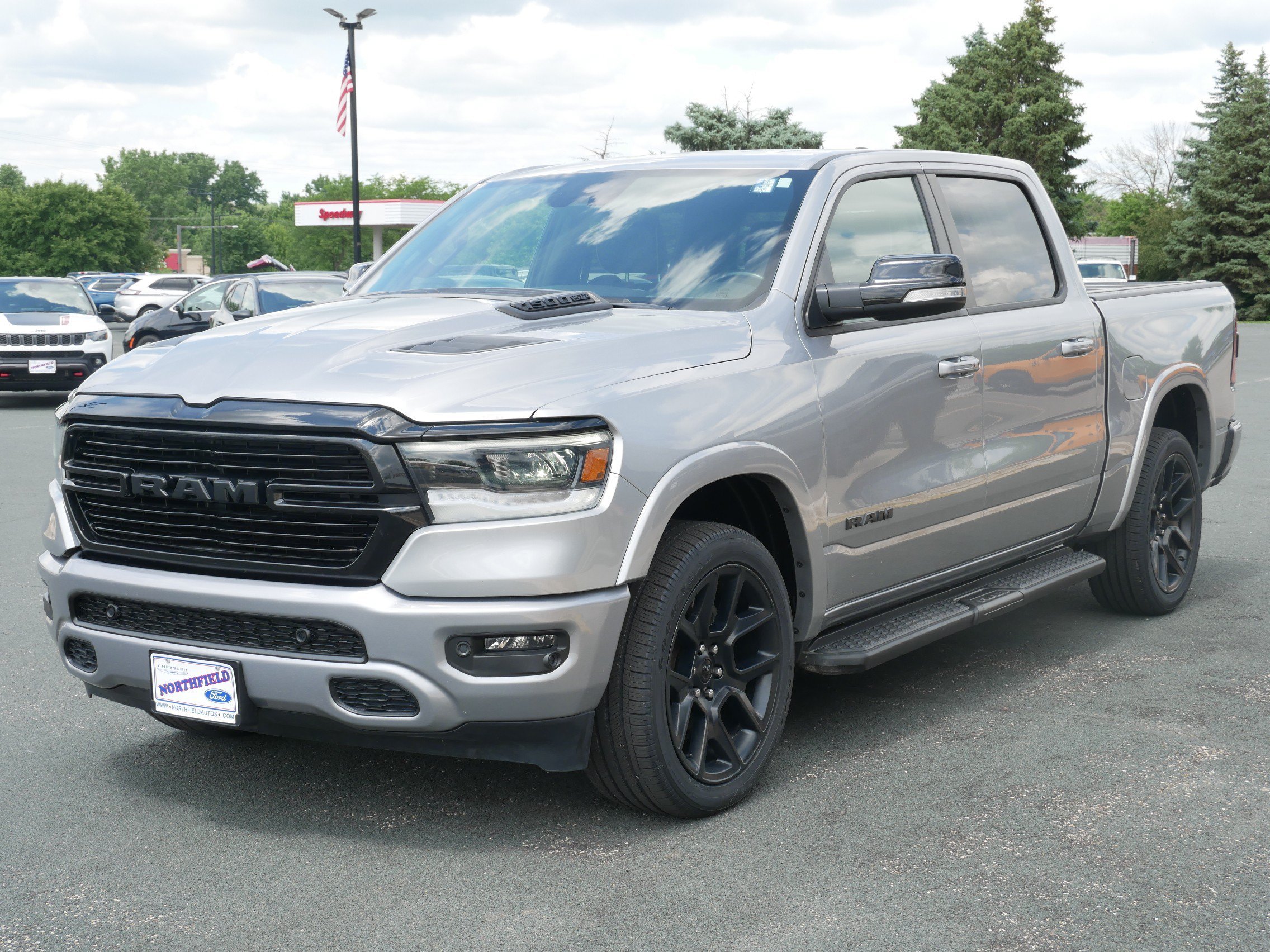 Used 2021 Billet Silver Clearcoat Metallic Ram Laramie image 4