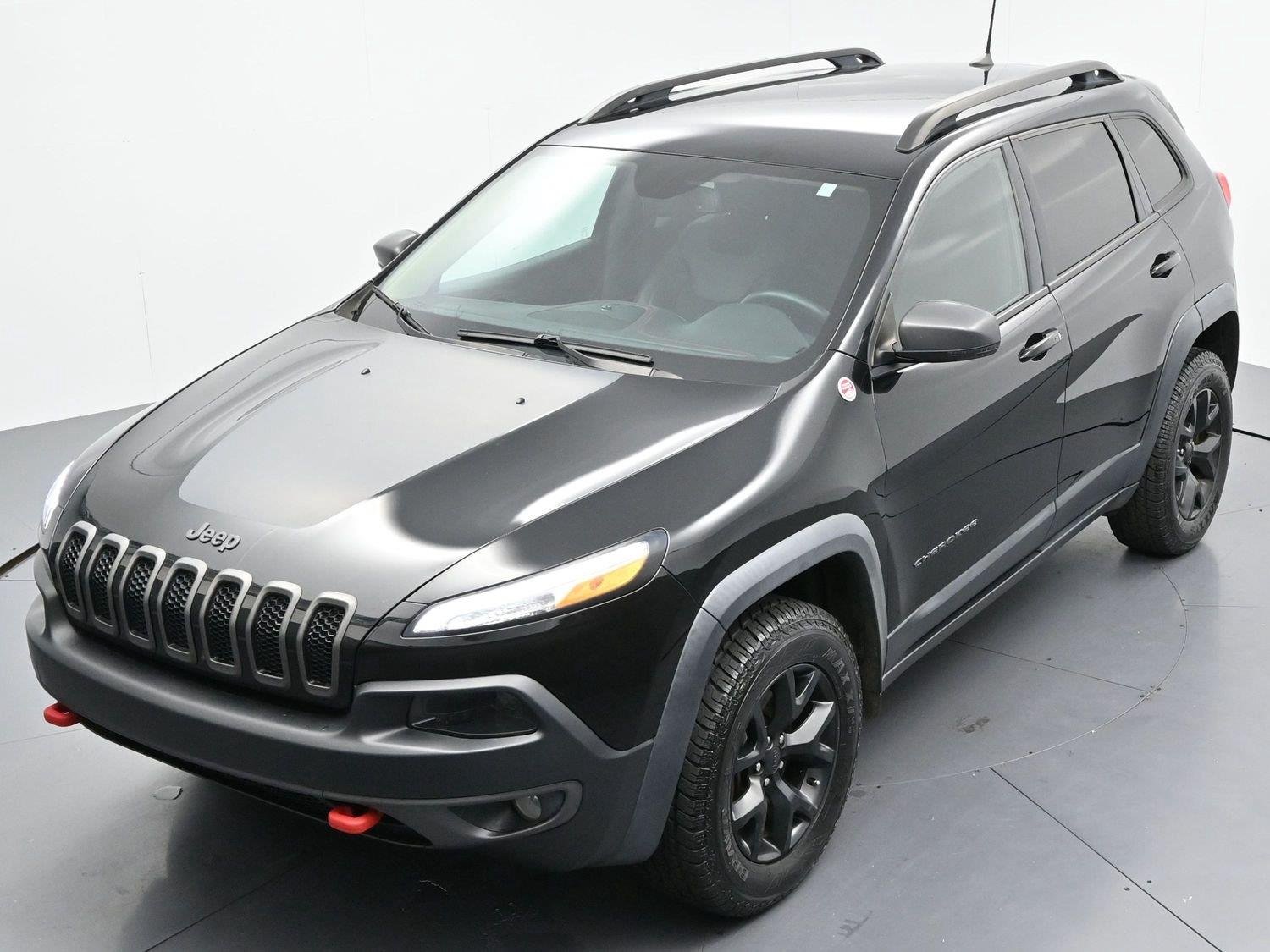 Used 2018 Diamond Black Crystal Pearlcoat Jeep Trailhawk image 35