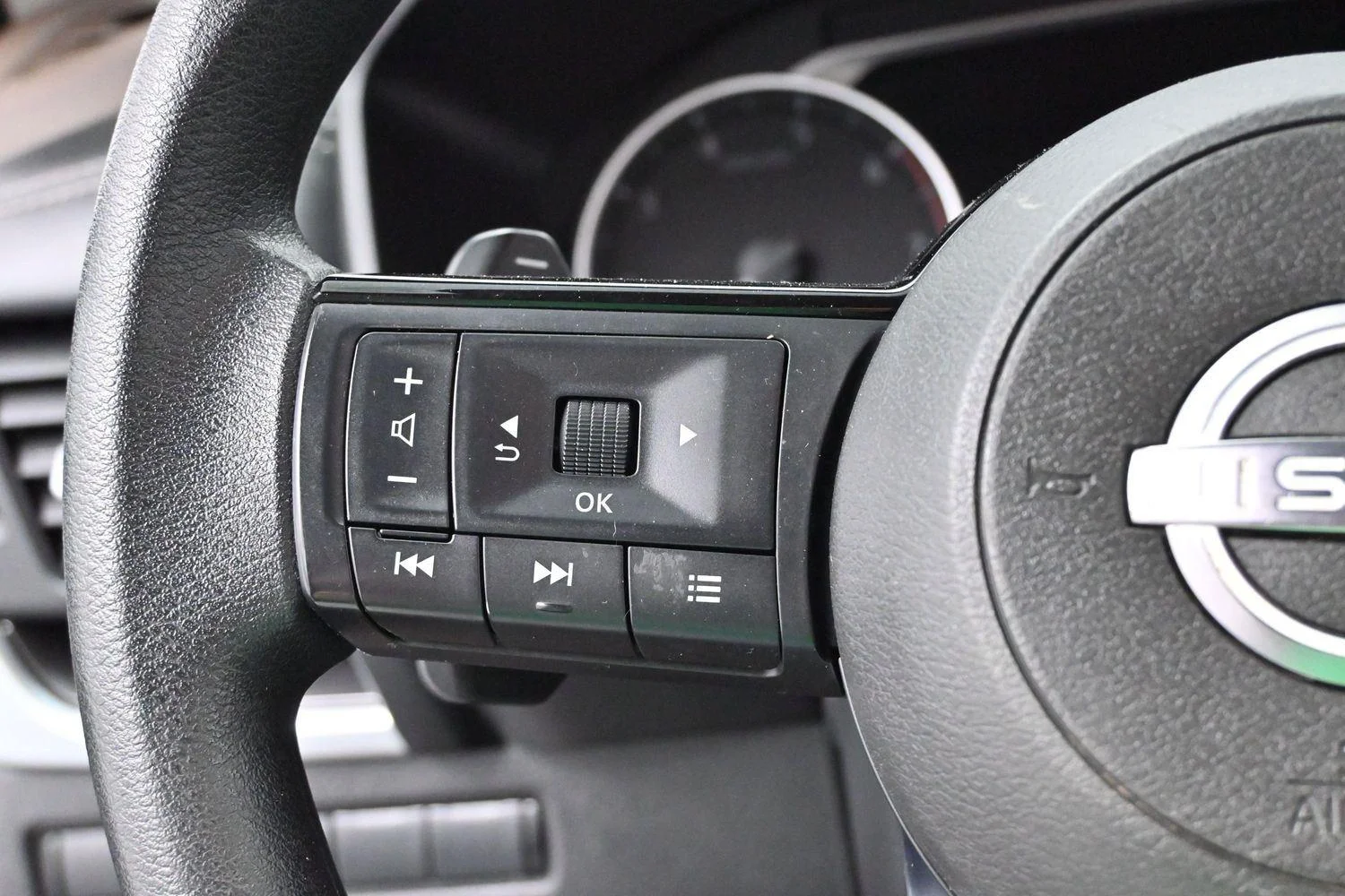 Used 2023 Super Black Nissan SV image 16