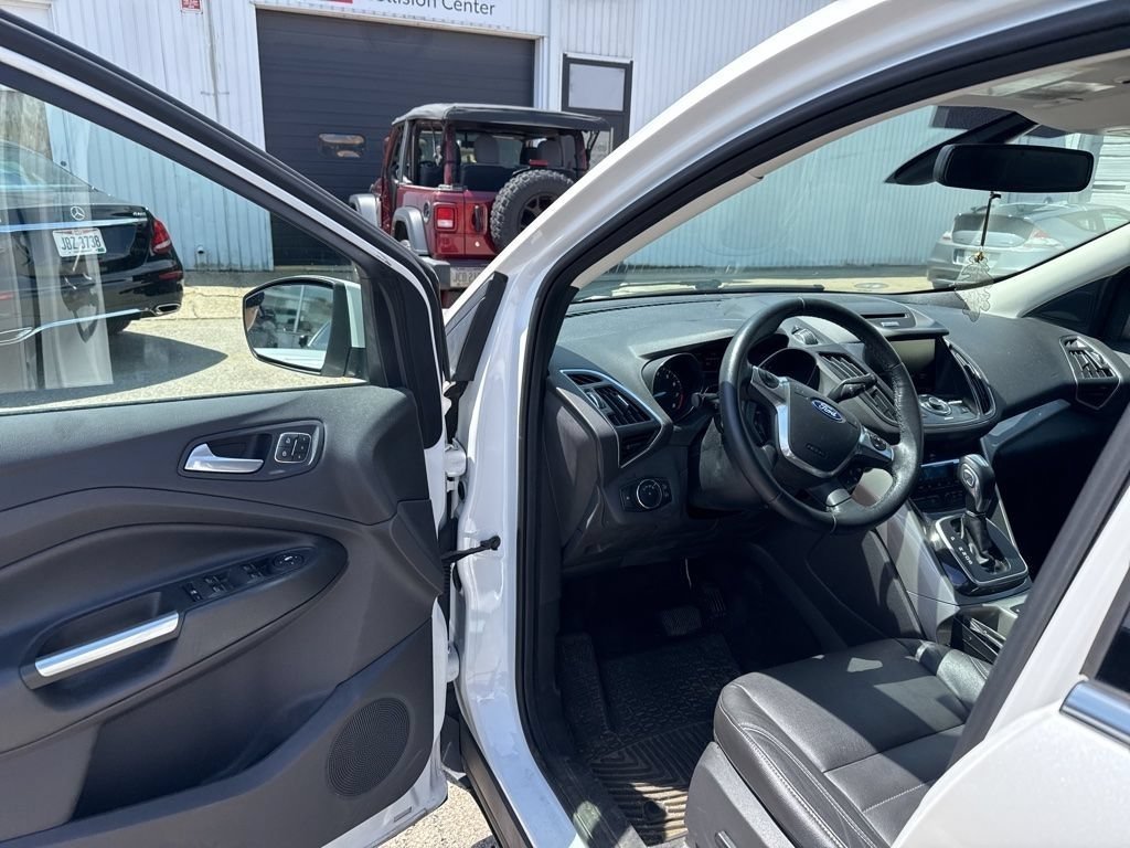 Used 2013 White Platinum Ford SEL image 26