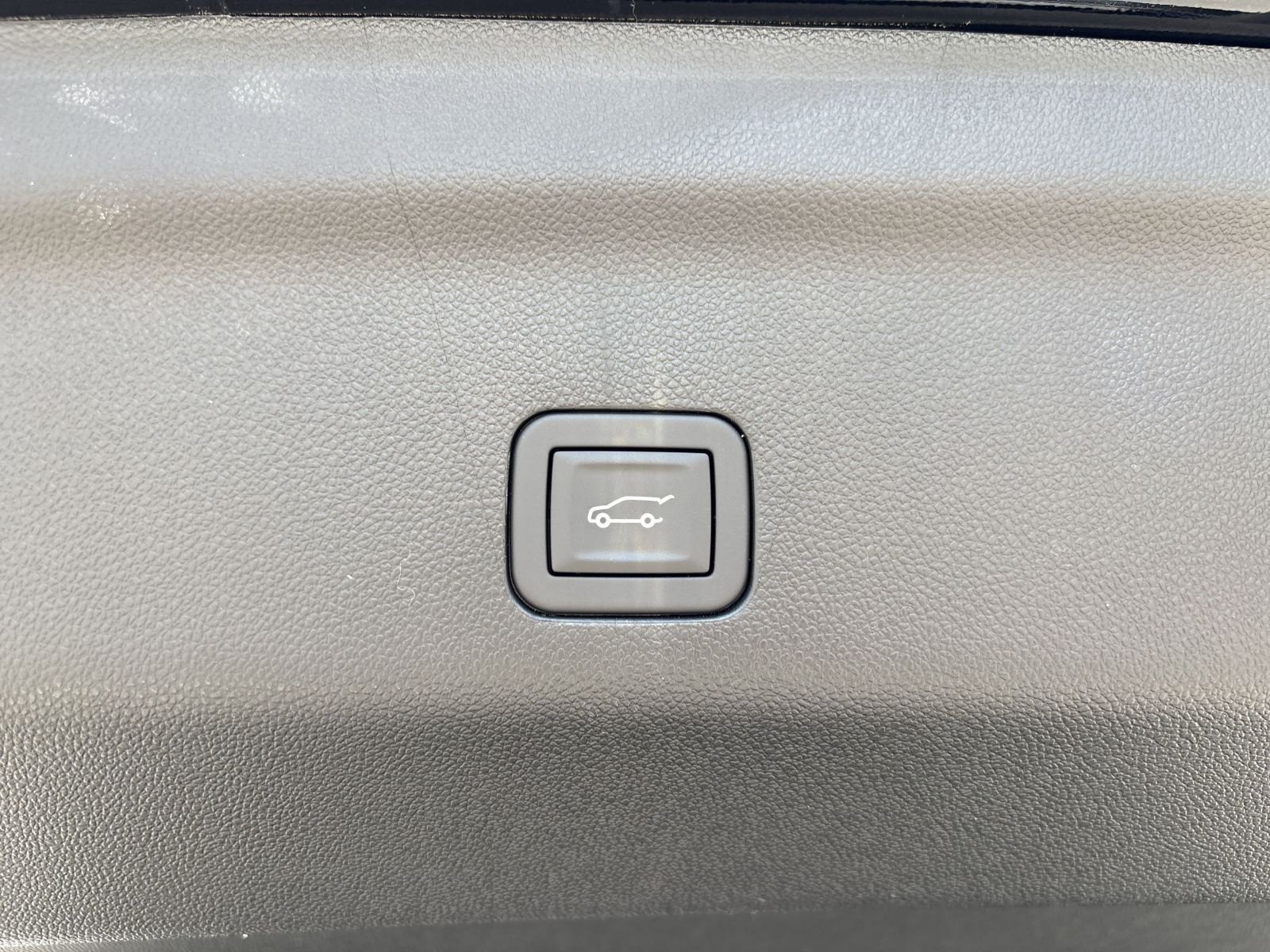 Used 2025 Onyx Black GMC 4WD 4dr Elevation image 31