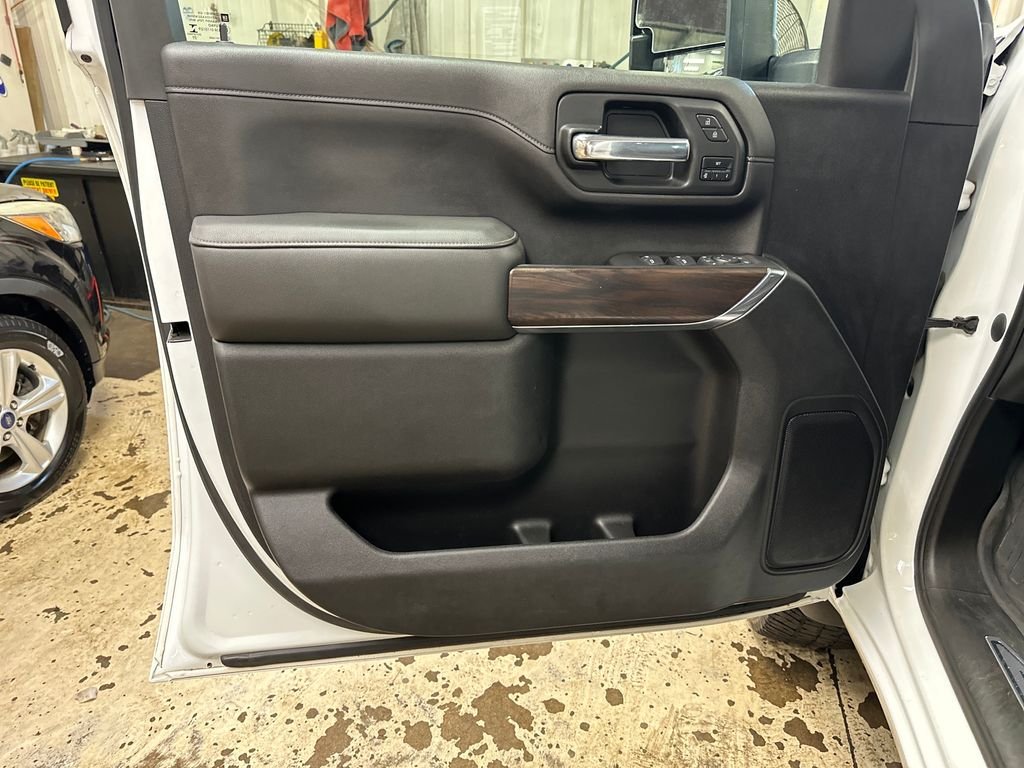 Used 2020 White GMC SLT image 15