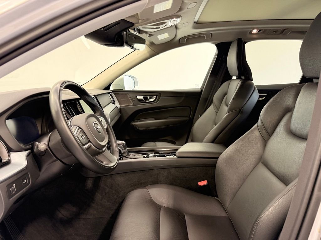 Used 2020 Silver Volvo  image 10