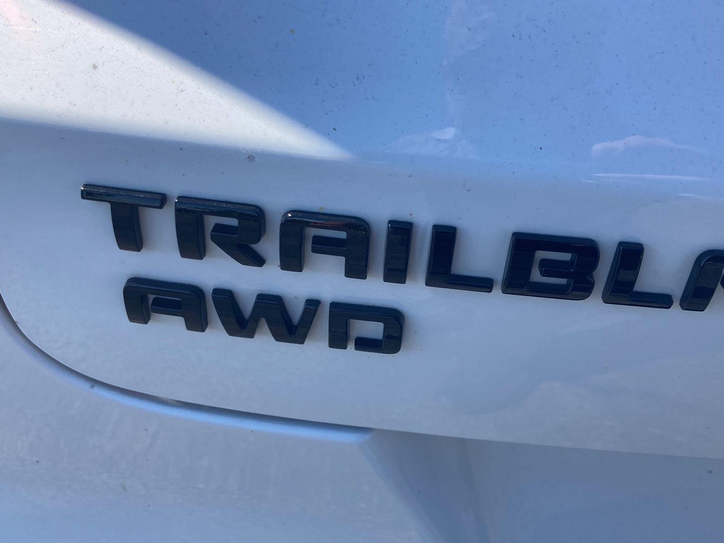 Used 2024 Summit White Chevrolet RS image 11