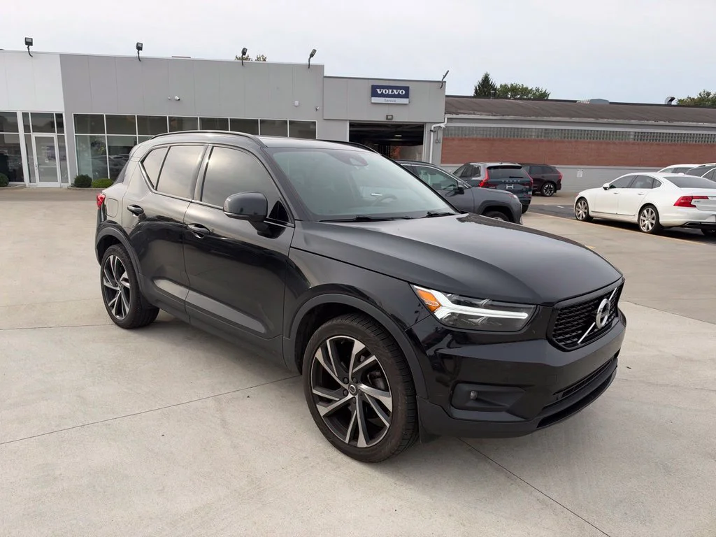 Used 2021 Black Volvo R-Design image 3